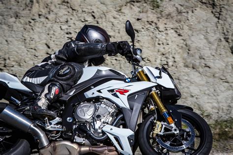 Review Bmws Intimidating S1000r Streetfighter