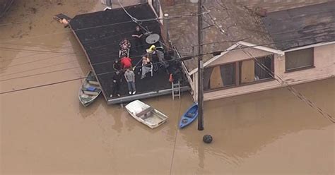 California Flooding Leaves Town Surrounded By Water Cbs News
