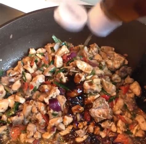 Ayam goreng cili padi pedas sampai menangis tapi bila makan tak cukup sepinggan. Resipi Ayam Goreng Cili Padi - Sragen A