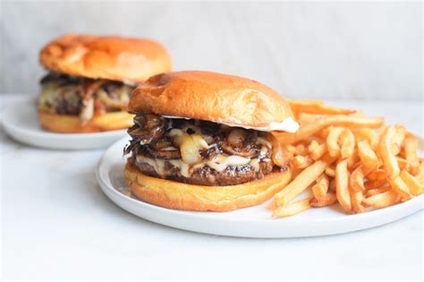 Mushroom Swiss Burgers With Truffle Aioli Is Next Level Cookout Fare