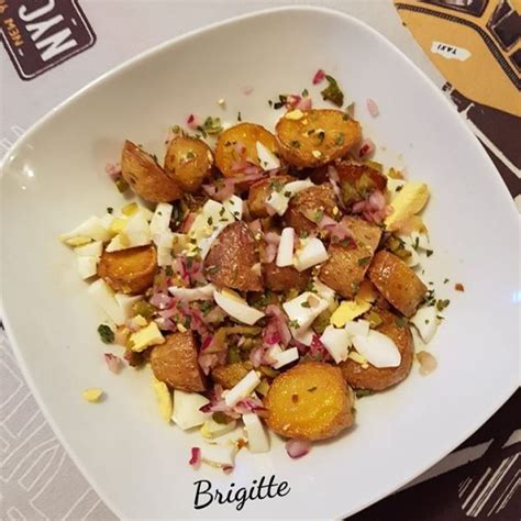 Voici une recette très simple de pâtes carbonara. Pommes de terre grenaille aux lardons et oignon | Salade ...
