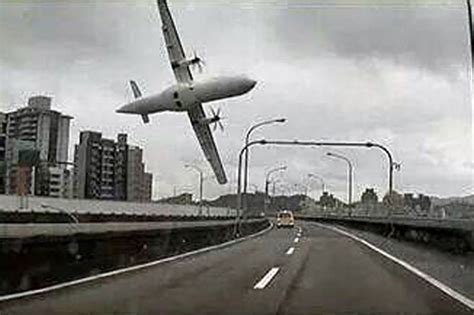 Taiwan Plane Crash Watch Terrifying Moment Aircraft Drops Out Sky And