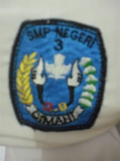 Tempat tidur lengkap minimal 2 buah, satu untuk anak usaha kesehatan sekolah (uks). blog SMP Negeri 3 Cimahi: SMP Negeri 3 Cimahi