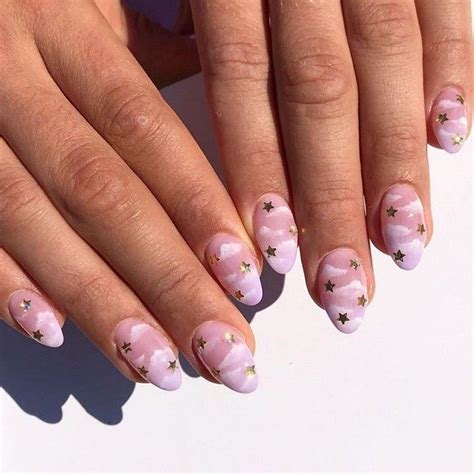Aesthetic nail art | Arts Nails in 2020 | Almond nails designs, Pretty