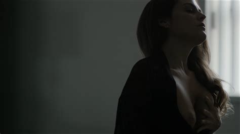 Naked Riley Keough In The Girlfriend Experience Ii