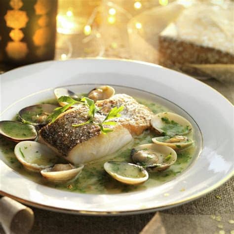 Por eso, antes de darte las recetas, repasamos lo que debes tener en cuenta para elegir una buena merluza fresca. Merluza al horno con almejas y salsa verde - Lecturas