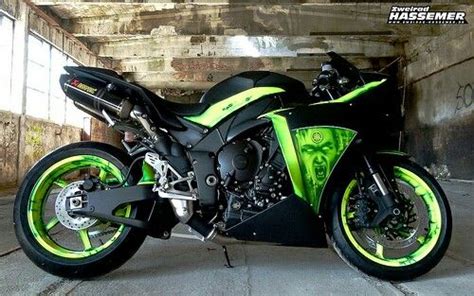 Sublime Green Yamaha Yzf R1 Yamaha Yzf Motorcycle