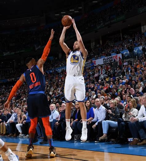 Warriors Roll Over Thunder Splash Brothers Stephencurry And