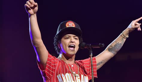 Bruno Mars Performs Amazing Acoustic Version Of ‘thats What I Like