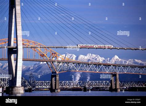 Golden Ears Bridge Surrey British Columbia Hi Res Stock Photography And