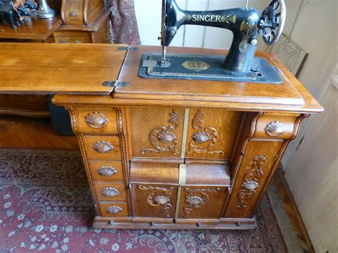 Antique 1919 Singer Red Eye Treadle Sewing Machine With Cabinet Works