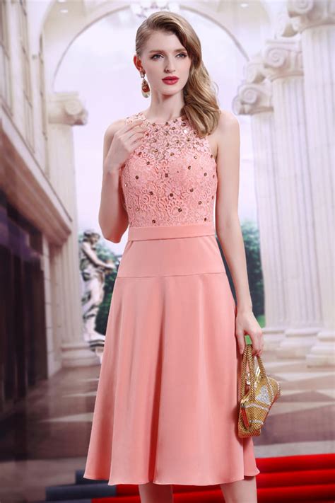 Codes promo, ventes flash, livraison offerte, trouvez le produit de vos rêves à prix réduit ! Robe de soirée rose courte à haut appliqué de dentelle et ...