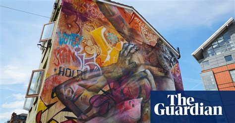 Manchester Street Art Draws Attention To Social Issues In Pictures