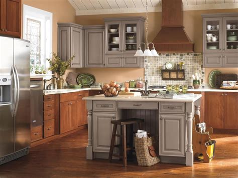 Diamond cabinets strives to put beauty strength and functionality into each of its cabinets. This classic Diamond color combination features the ...