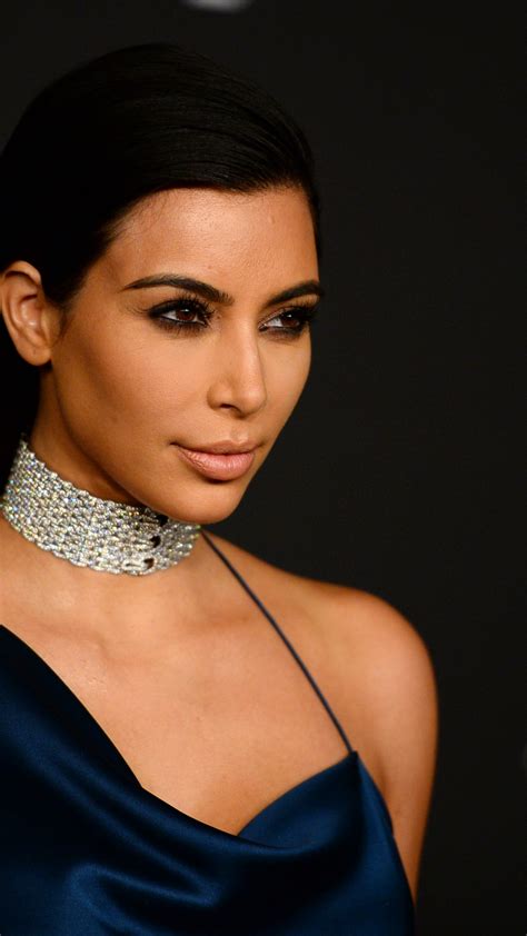 Kim kardashian is married to kanye west, who is an american rapper, singer, songwriter, record kim kardashian has won five teen choice awards, one people's choice award, and one glamour. Wallpaper Kim Kardashian Paper, Most Popular Celebs in ...