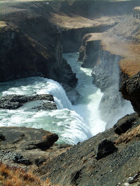 Why visit the gullfoss waterfall in iceland? File:Gullfoss Schlucht.jpg - Wikimedia Commons