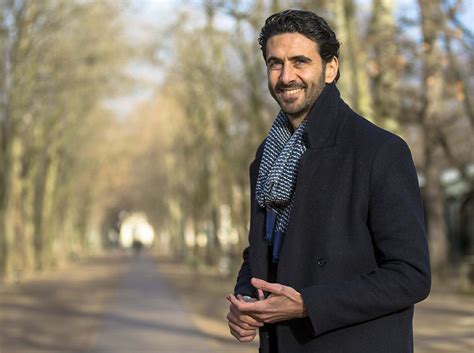 His birthday, what he did before fame, his family life, fun trivia facts, popularity rankings, and more. Interview Alexandre Ruiz : «J'ai été plongé dans le coma pendant neuf jours» - VSD
