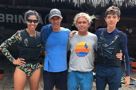 Em seguida, faz fera radical (88), como marcelo, um estudante morador da pensão de lourdes (cleyde blota) e pacto de sangue (89). Jericoacoara, o oásis onde os famosos se escondem e ...
