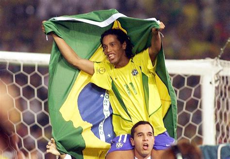 Ronaldinho Ga Cho Completa Anos Envolvido Em Pol Micas Gazeta Esportiva