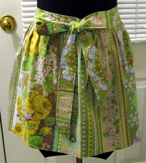 This adorable apron tutorial is sized to fit most adults and would make a wonderful gift for your favorite cook! Vintage Pillowcase Apron · How To Make A Half Apron ...