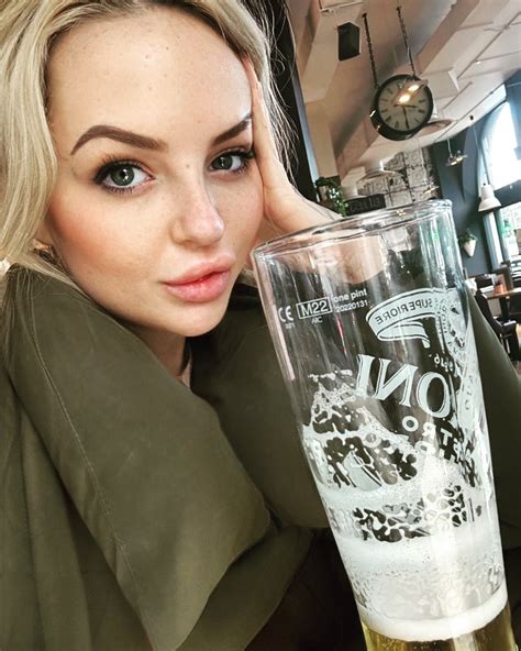 🌶🔞louise Lee Xxx🇨🇿26223 ️4323 On Twitter Drinking Peroni Watching