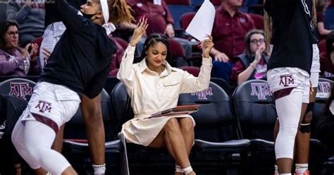 Texas Basketball Coach Unfazed By Backlash On Attire Theres No Norm