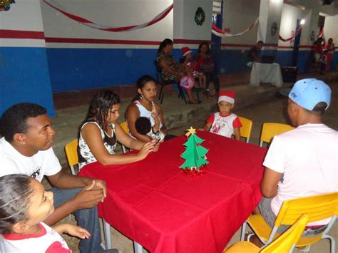 Um Grupo De Amigos Fez Uma Festa De Confraternização