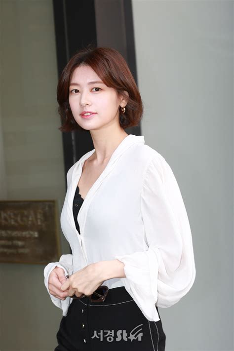티비냥 #정소민 구작이 명작인 tvn 맛집의 콘텐츠를 마음껏 볼 수 있는 tvn d classic kbs #정소민 #이준 #이동휘 #영혼수선공 #수목드라마 kbs2tv 새수목드라마 '영혼수선공' 5월 6일 밤 10시 첫방송. 정소민, '하늘하늘한 블라우스 패션'