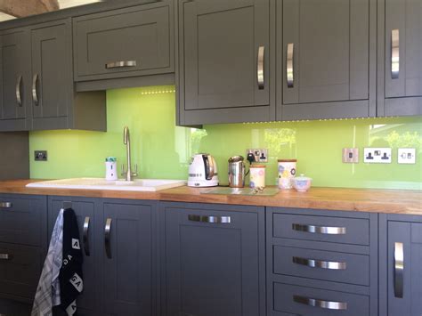 For coloured glass splashbacks you can use our unique colour visualiser to preview how different colours will look in a variety of kitchen styles. Easy Glass Splashbacks | Kitchen Glass Splashbacks