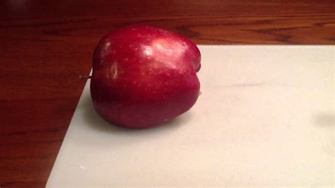 How To Eat An Apple In Two Easy Steps Youtube