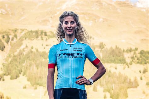 Jolanda neff was imperious in the tokyo 2020 olympic mountain bike race, tearing away from the women's field in the early laps and never looking back. Jolanda Neff tekent bij Trek Factory Racing! - Vojo Magazine
