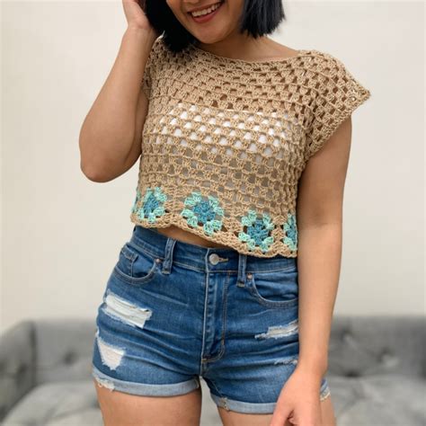 simple boho style crochet crop top pattern with fringe knitcroaddict