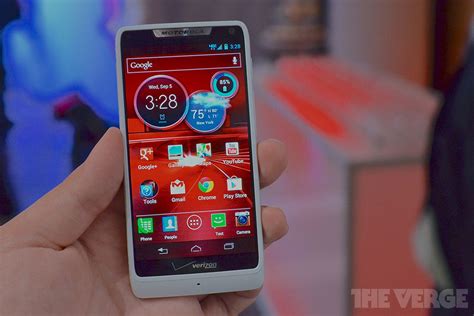 Intels First Smartphone With Motorola Will Be A Revamped Droid Razr M