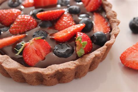 Schokoladen Tartelettes Mit Schokoganache Und Fruchtigen Beeren