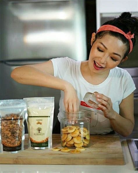 Ini 10 Potret Chef Marinka Yang Tetap Cantik Saat Masak Dan Makan Foto 3