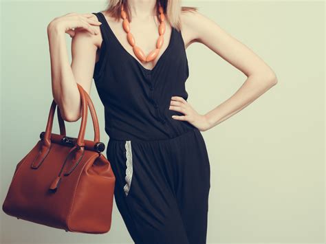 5 popular colors for fashion handbags women love
