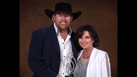 Meet Toby Keith S Wife Tricia Lucus