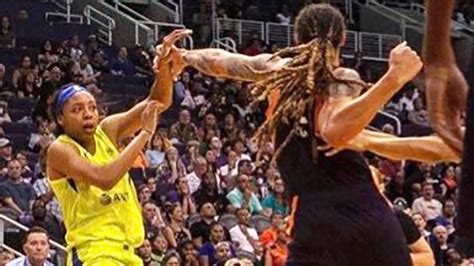 Wnba Fight Brittney Griner Sparks Crazy Female Basketball Brawl