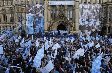 Man utd draw at leeds, barcelona beat villarreal, man city win carabao cup final. Manchester City Celebrate Title Win in Style SLIDESHOW