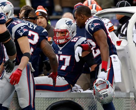 Rob Gronkowski Injured Vs Cleveland Browns