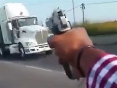 It was led by paloma reynosa who took over command when her husband died. VIDEO: Sicario Dispara a Camión en Carretera Fronteriza