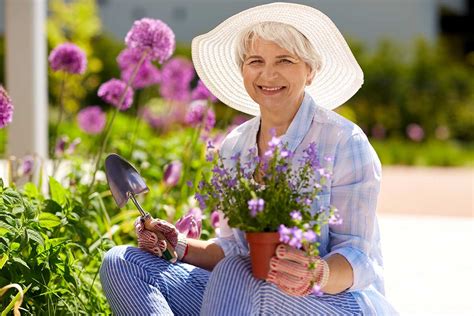 Gardening Tips And Benefits For Seniors In Naples Fl Aston Gardens Senior Living