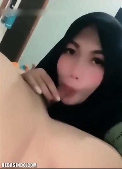 Hijabers Cantik Ngemut Kontol Pacar Eporner