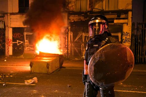northern ireland secretary appeals for calm after belfast riots daily sabah