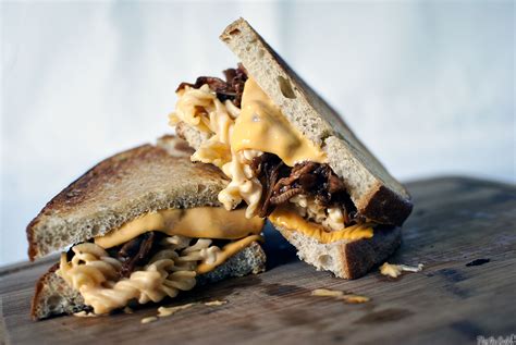 The Manwich Grilled Mac And Cheese W Pulled Pork Sandwich