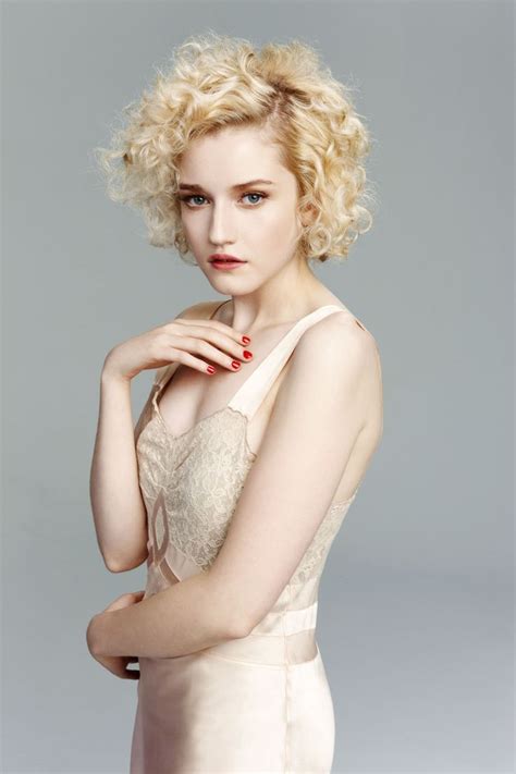 Julia Garner Julia Garner Hairstyle Names Curly Hair Styles Naturally