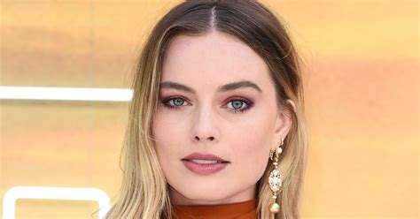 Margot Robbie Reveals How She Got Through Filming The Nude Scenes In