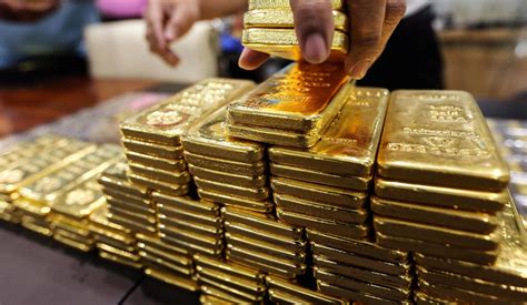 Trên thị trường thế giới, giá vàng tăng nhờ đồng usd suy yếu. Giá vàng hôm nay 14/10: Vàng 9999, vàng SJC nhích nhẹ, sẽ ...