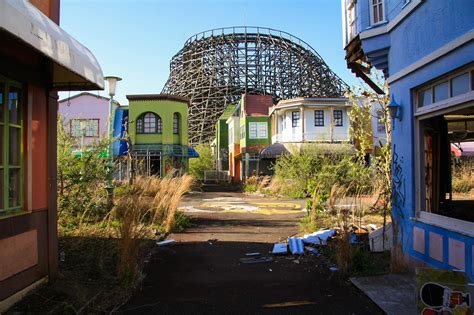 See Inside Japans Abandoned Nara Dreamland Amusement Park Lonely Planet
