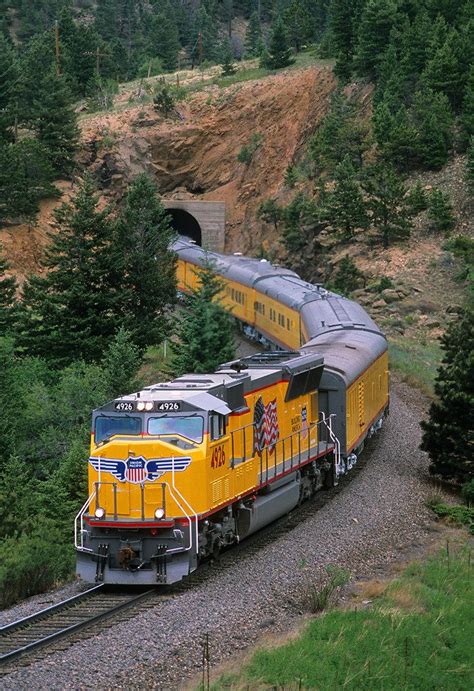 Flickrpjegjrw Shiny Yellow Tunnel 18 A Union Pacific